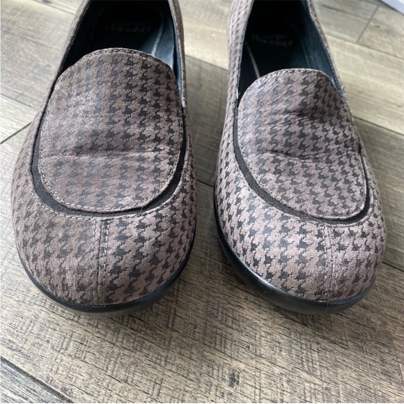 Dansko Gray & Black Suede Houndstooth Slip-on Loafers Wedge Heel Size 42 - Picture 8 of 14
